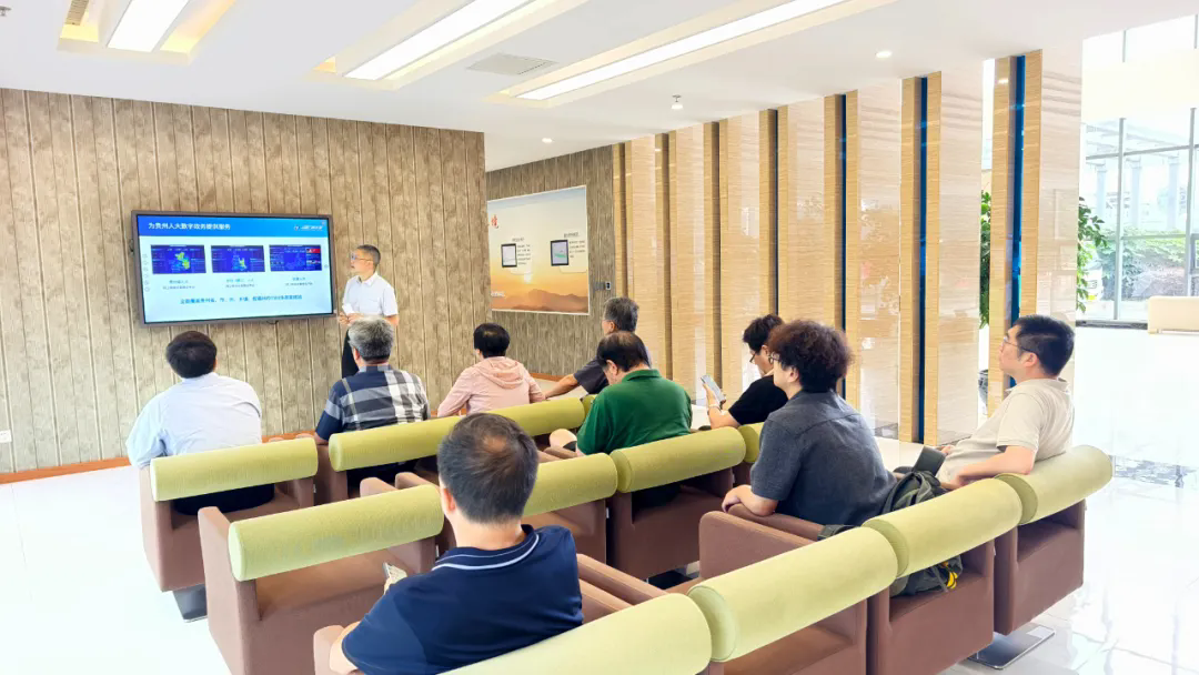 江西省政府参事调研组赴贵州汇通华城考察调研